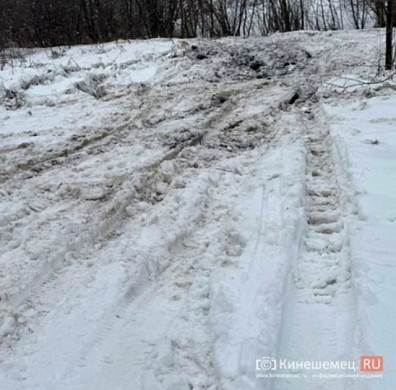 Хулиганы прокатились на машине по лыжной трассе в Кинешме